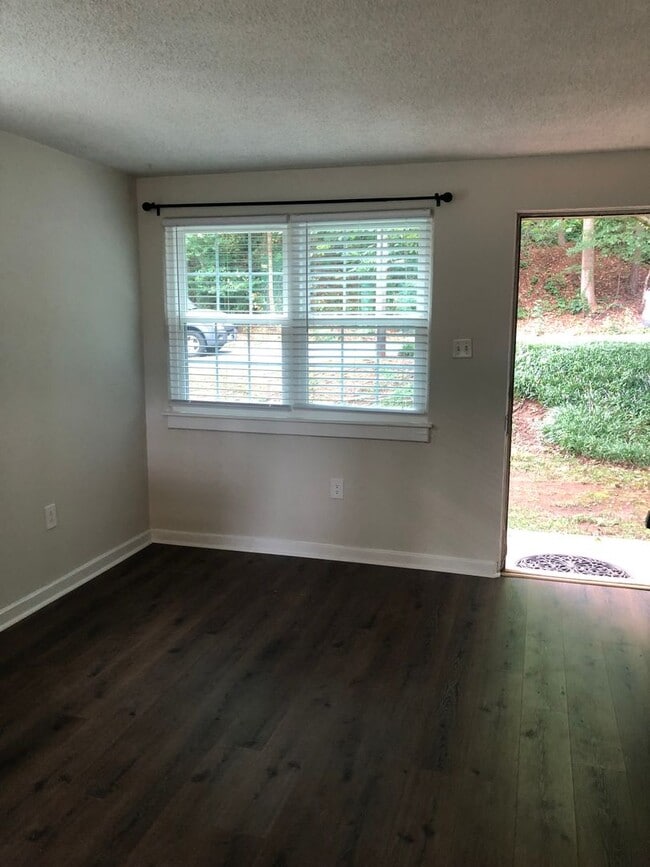 Building Photo - Greenville 2BD/1BA, 896SF