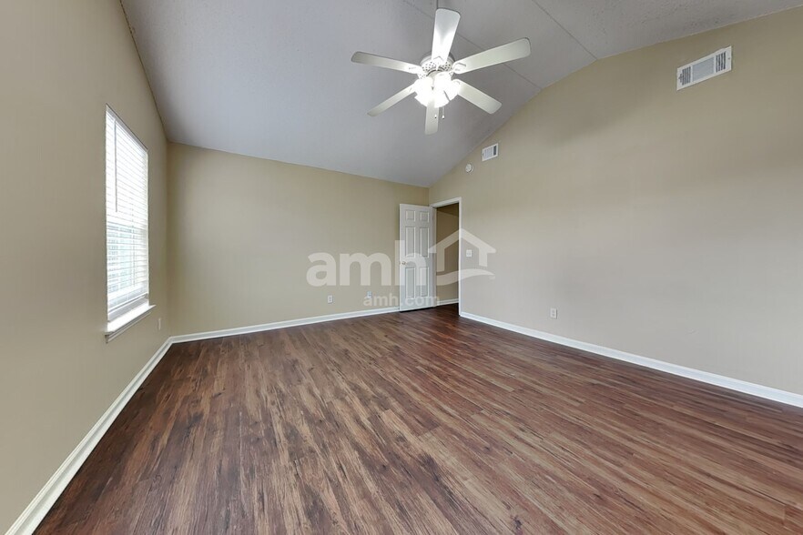 Building Photo - 14 Willow Lakes Dr