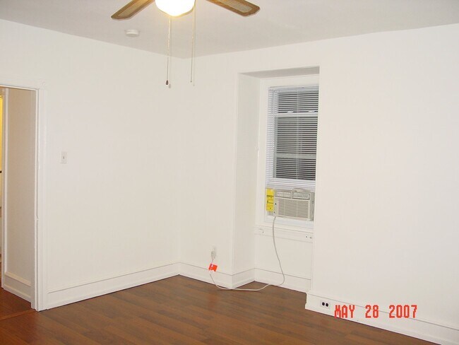 Building Photo - 4330 Pine St
