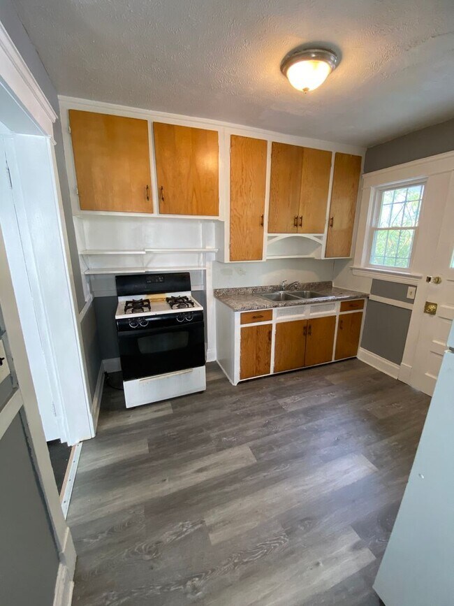 Building Photo - Whitethorn 3201-3203