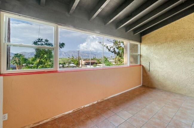 Building Photo - 524 N Dodge Blvd