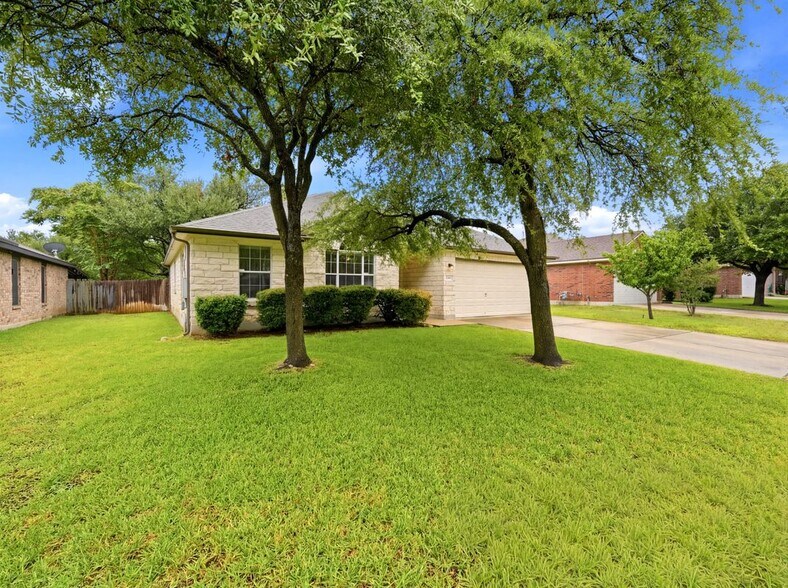 Building Photo - 1004 Downridge Dr