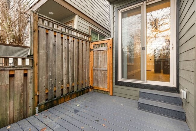 Building Photo - 7898 SW Capitol Hill Rd