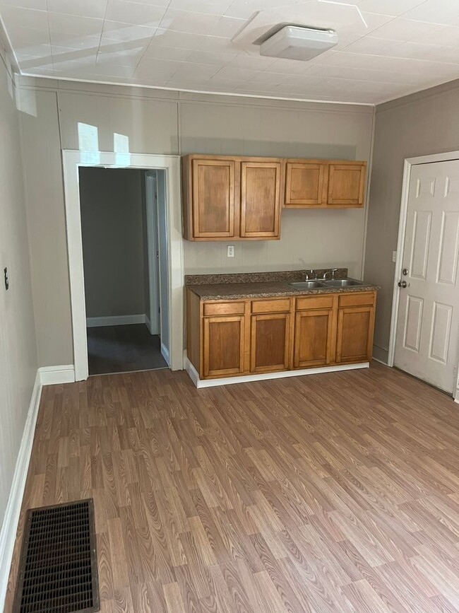 Building Photo - 3 bedroom House in Huntington, WV $850