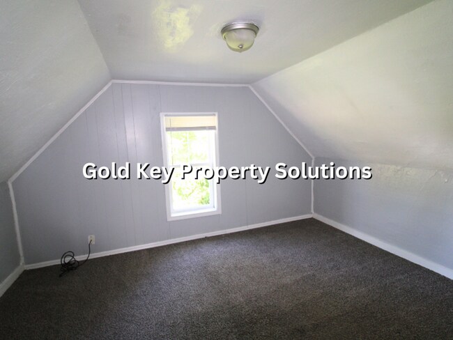 Building Photo - MUNCIE 3 BR 1 BA House with Central Air (NO SECTION 8)