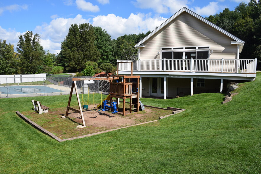 Playarea/Clubhouse - 27 Georgetown Dr