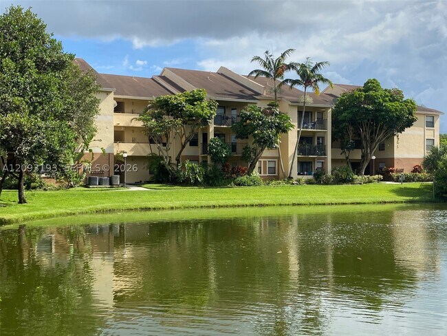 Building Photo - 9999 Summerbreeze Dr