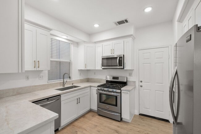 Building Photo - 4BR Gated Riverside Home | Fireplace | 2-Car Garage | Washer/Dryer | 3D Tour