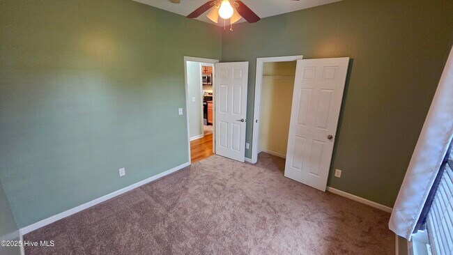 Building Photo - 300 Buoy Ct