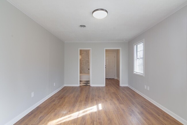 Building Photo - 950 Parkhaven Ln