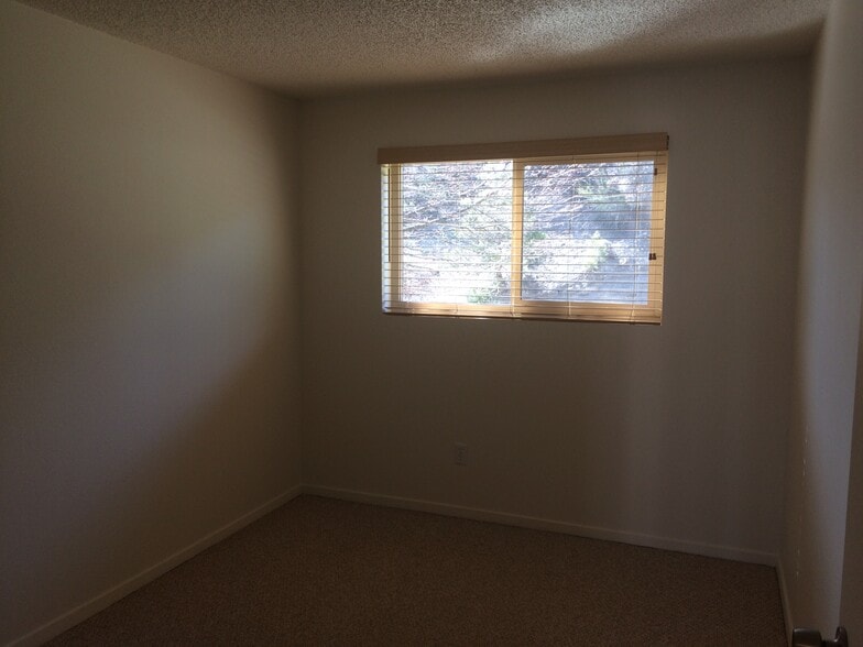 Building Photo - 1202 Avenida del Sol