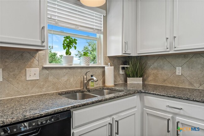 Building Photo - 5221 Cicero Dr