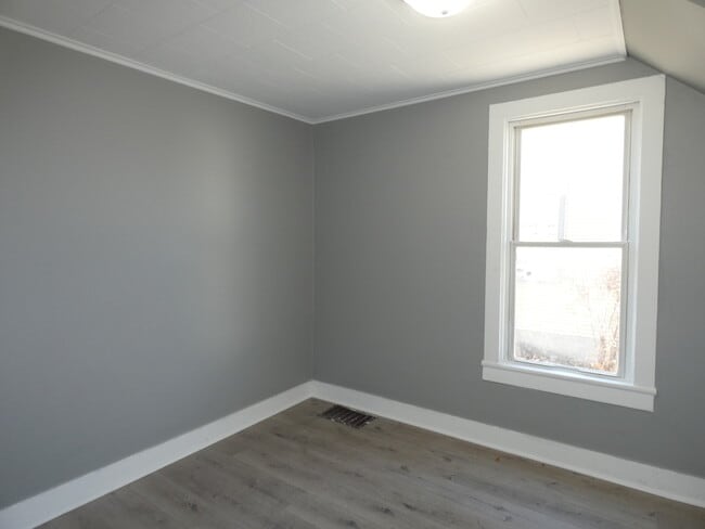 Building Photo - 391 E Marsile St