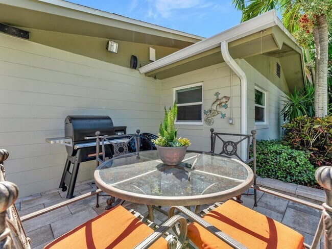 Building Photo - 3204 S Maritana Dr