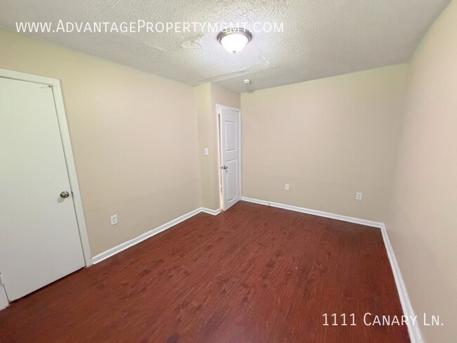 Building Photo - 1111 Canary Ln