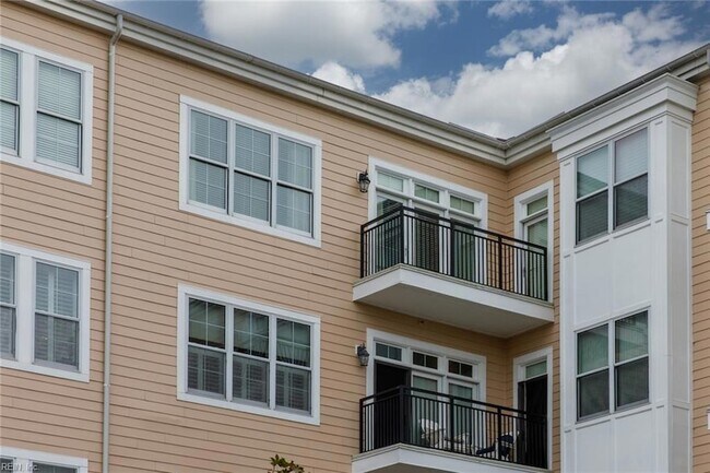 Building Photo - 670 Town Center Dr