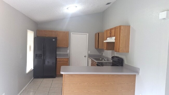 Building Photo - Upgraded 4BD/2BA Single Family Home in Orlando!