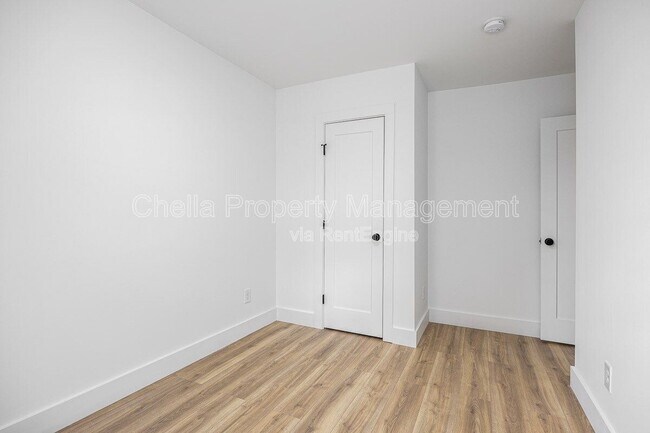 Building Photo - 1012 Debow St