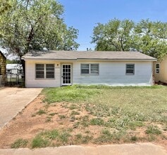 Building Photo - 3 bed 1 bath now available