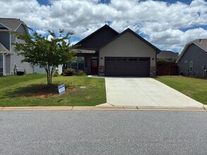 Building Photo - "Charming 3-Bedroom Home with 2 Full Baths in Greenville's Forest Ridge!"