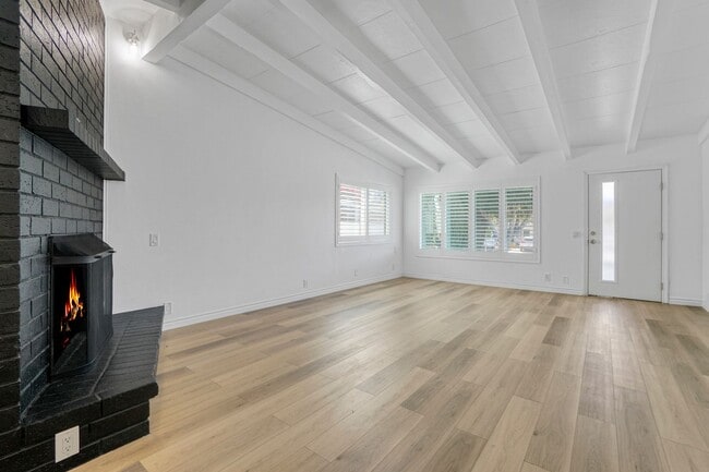 Building Photo - Updated three bed two bath house in Thousand Oaks with attached garage