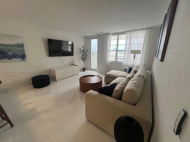 Building Photo - 100 Lincoln Rd