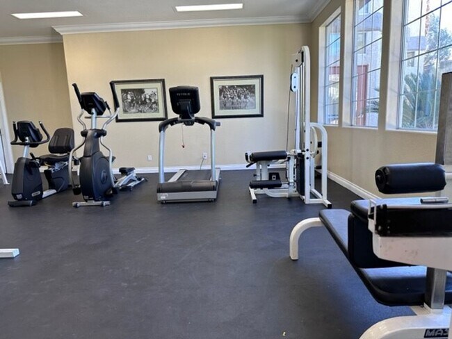 Building Photo - Beautiful 3 bedroom Condo in Summerlin- 2 ...