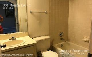 Building Photo - 301 Manor Cir