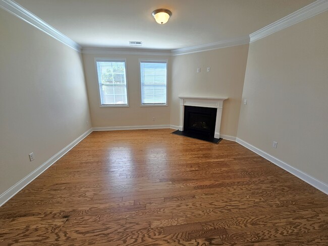 Building Photo - 558 Castleby Dr