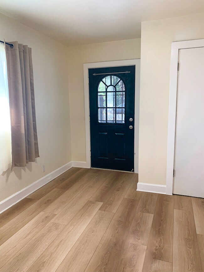 Building Photo - 708 Calvados Ave