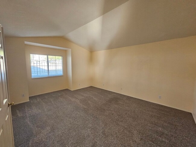 Building Photo - 231 Rosita St