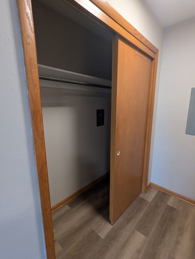 Building Photo - Newley Remodeled 1bed 1bath located near the Vilas neighborhood and hospitals