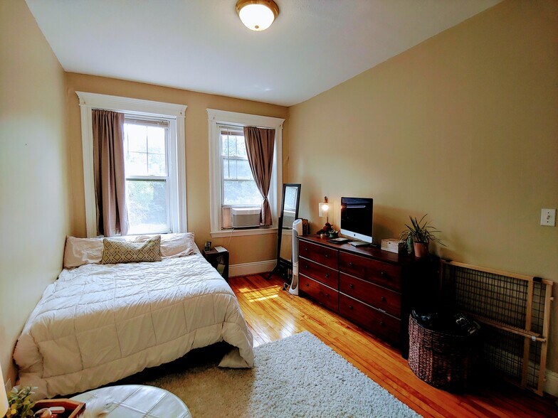 Building Photo - 324 Chestnut Hill Ave