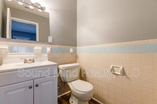Building Photo - 2624 Sanderford Rd