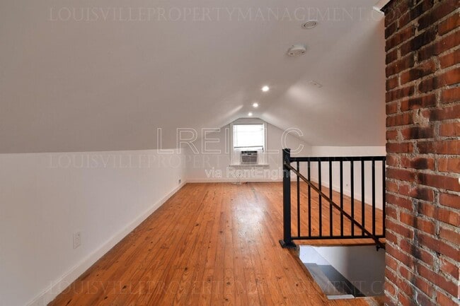 Building Photo - 702 Compton St