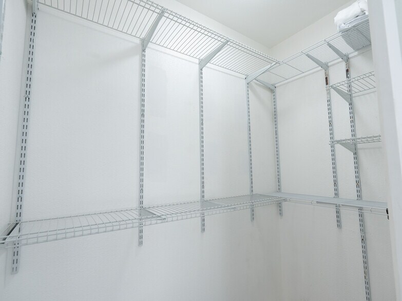 Building Photo - 88 King St