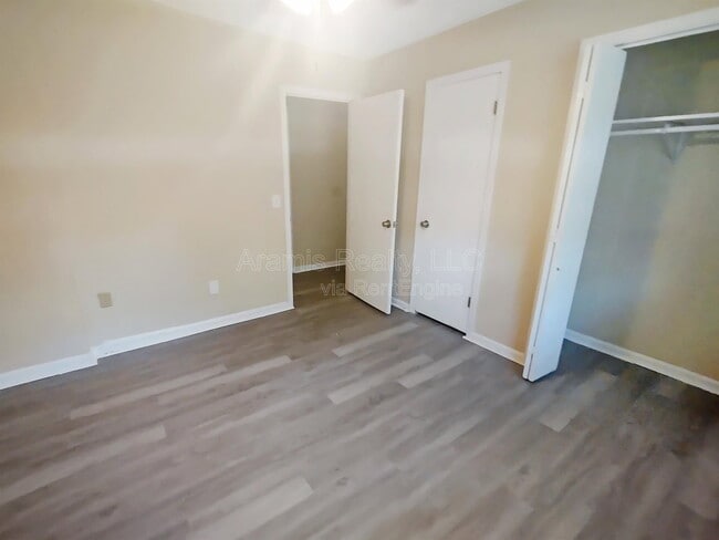 Building Photo - 7479 Westlake Dr