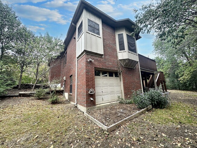 Building Photo - Charming 3-Bedroom Home with 6-Car Garage ...