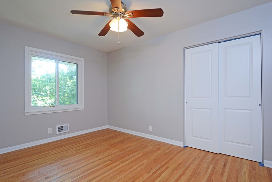 Main floor back bedroom - 5206 Grandview Ln