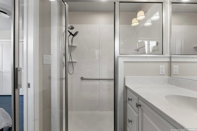 Building Photo - 1228 Rivercrest Dr