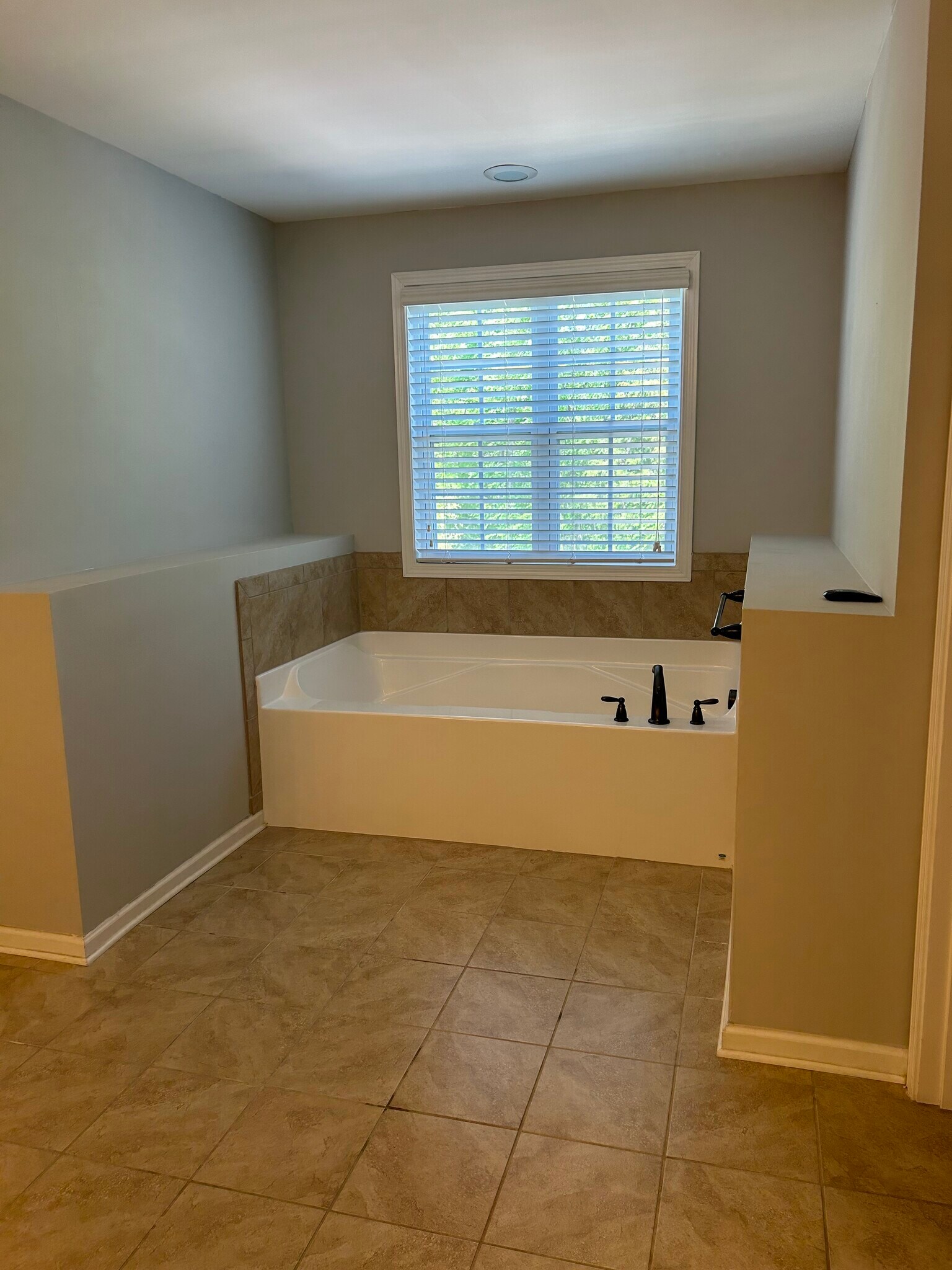 Master Bath - 14005 Wyncrest Dr
