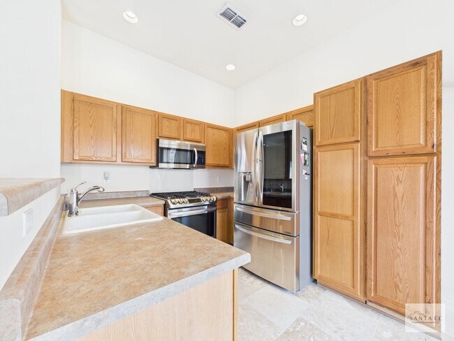 Building Photo - Freshly Upgraded Single Family Home Availa...