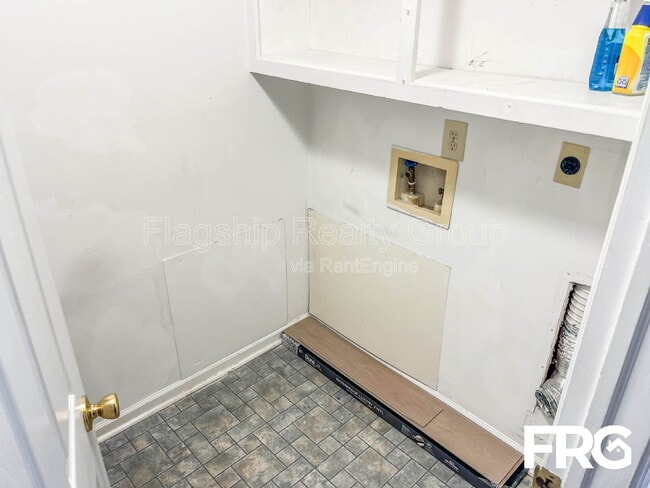 Building Photo - 2700 Thackery Rd