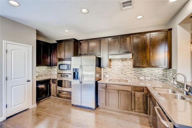 Building Photo - 7500 Colina Vista Loop