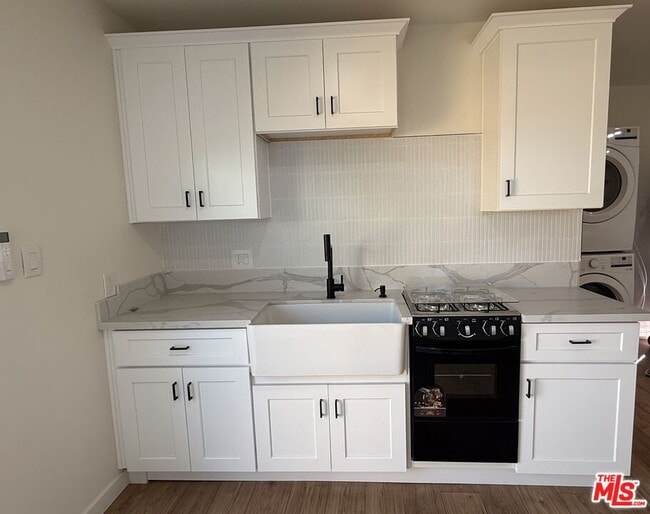 Building Photo - 3215 Winter St