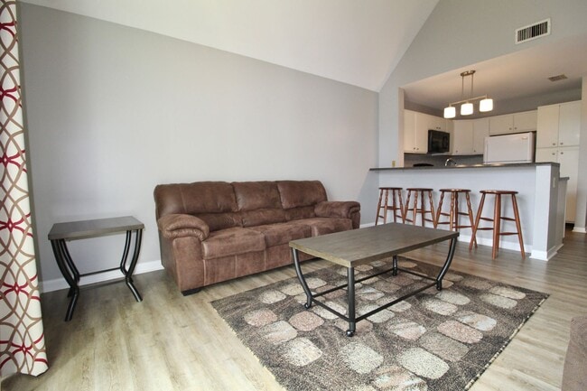Building Photo - 1348 Hunters Rd