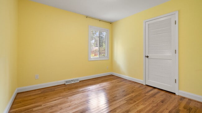 Building Photo - 5745 Riviere Dr