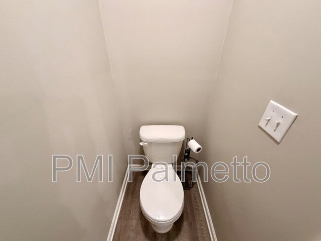 Building Photo - 226 Elsoma Dr