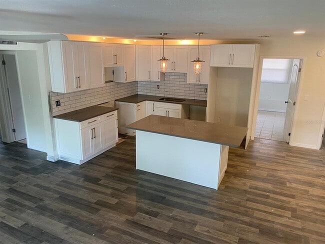 Building Photo - 13750 Antigua Dr