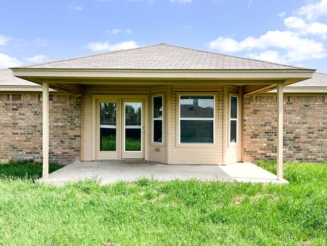 Building Photo - Available NOW!!!! This Beautiful 1 story, 4 Bedroom, 2 bath home in Killeen has a lot to offer!  ...